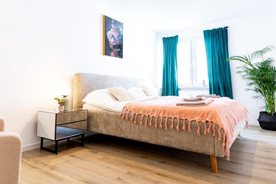 Bed, Photo of the whole room, Bedroom