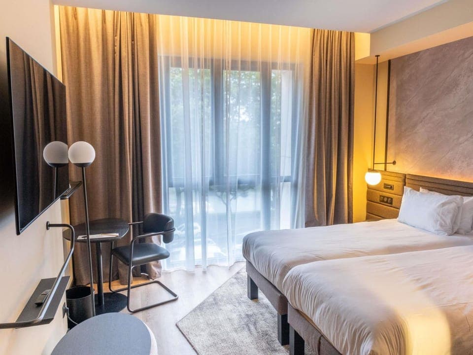 Bed, TV and multimedia, Photo of the whole room, Bedroom, River view