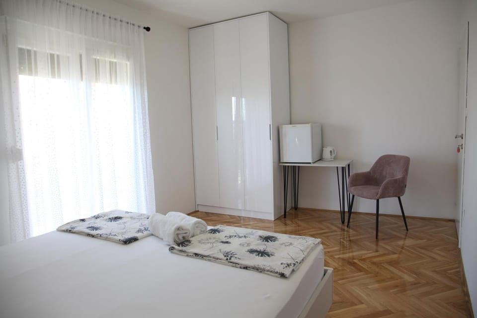 Bed, Bedroom, hair dresser, towels, wardrobe