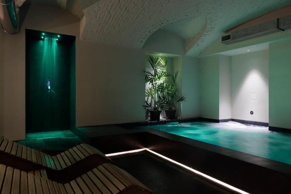 Shower, Spa and wellness centre/facilities, Swimming pool