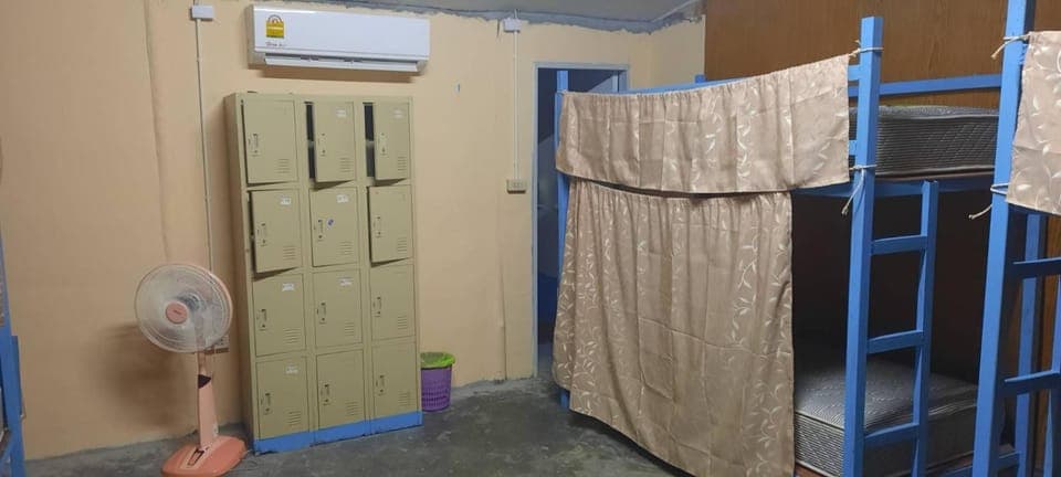 bunk bed, air conditioner