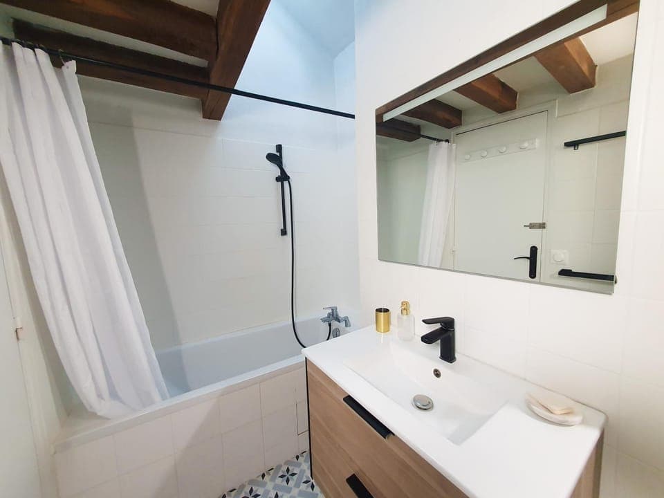 Shower, Bathroom, towels