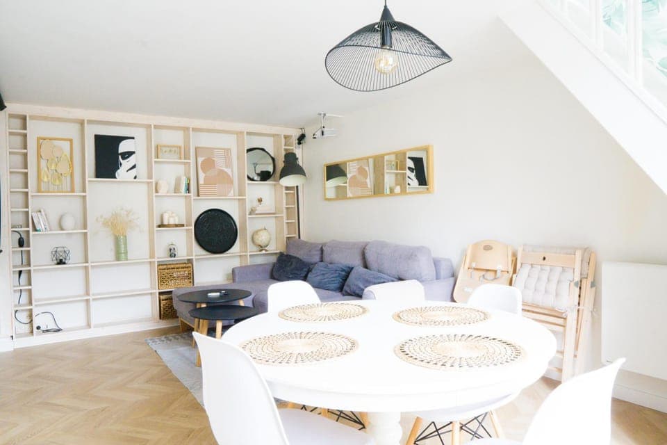 Seating area, Dining area