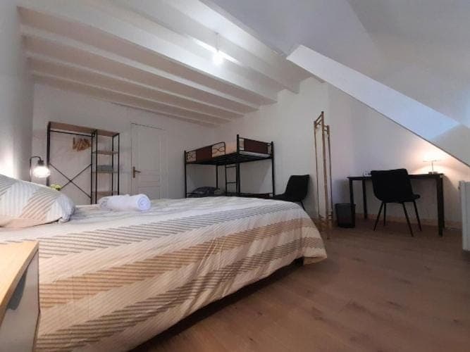 Bed, Photo of the whole room, Bedroom, hair dresser