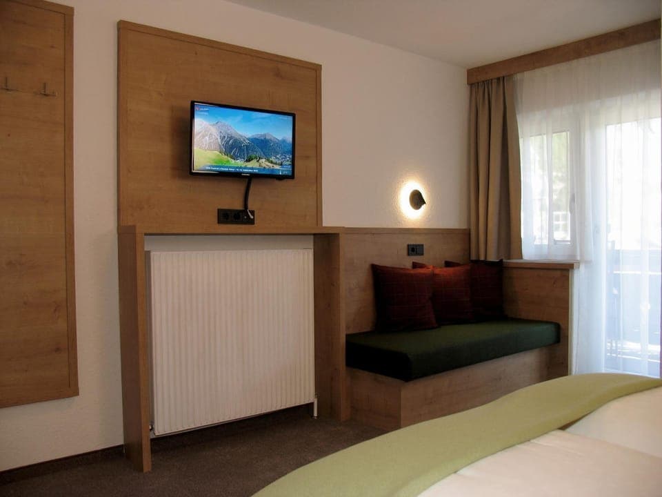 TV and multimedia, Photo of the whole room