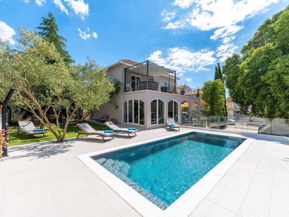 Property building, Swimming pool