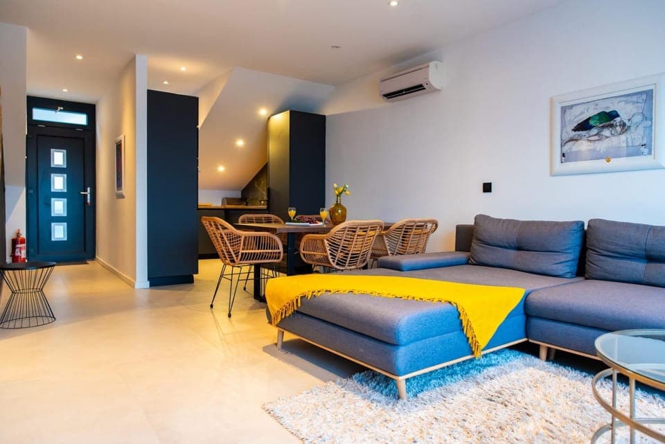 Day, Living room, Seating area, Time of day, air conditioner