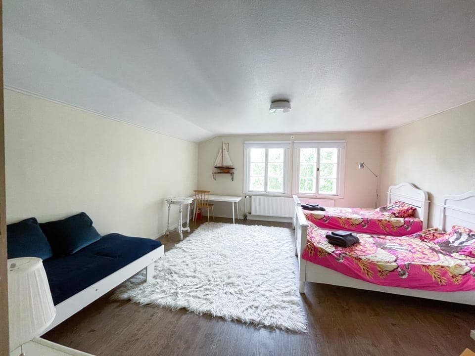 Photo of the whole room, Bedroom