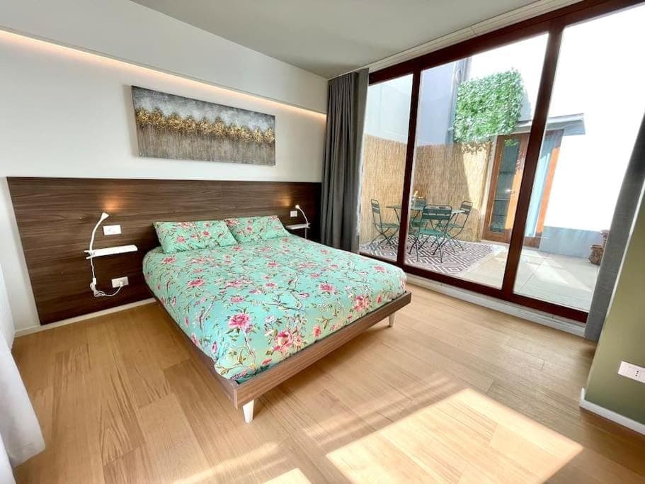 Bed, Photo of the whole room, Decorative detail, Bedroom