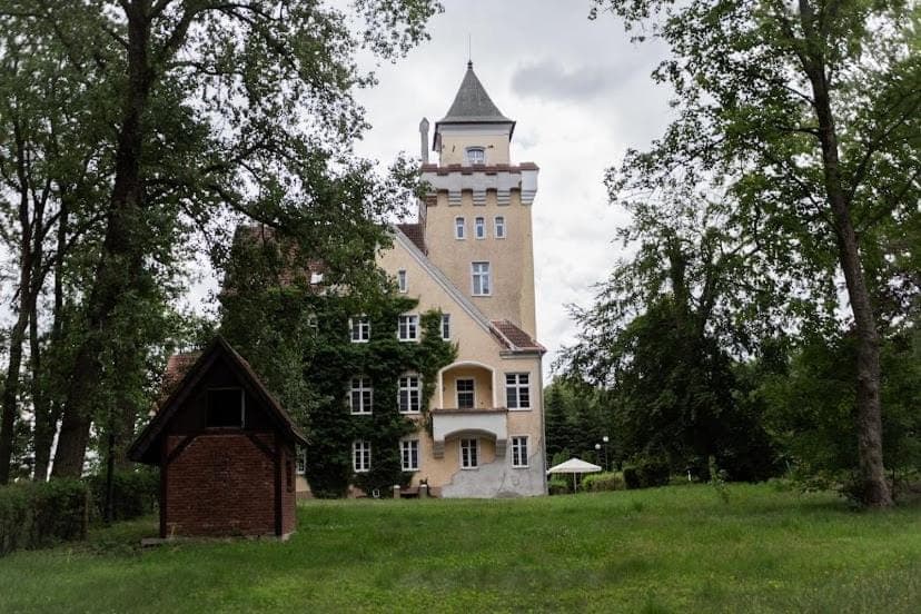 Property building, Spring, Day, Natural landscape, Garden view