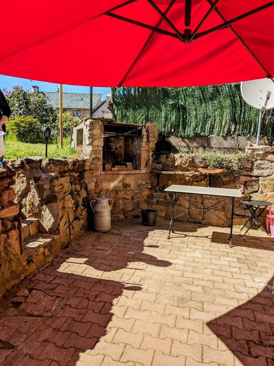 Patio, BBQ facilities
