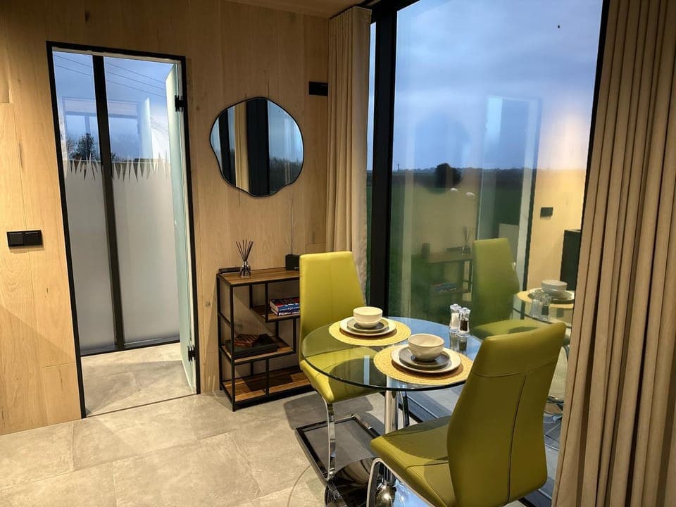 Seating area, Dining area