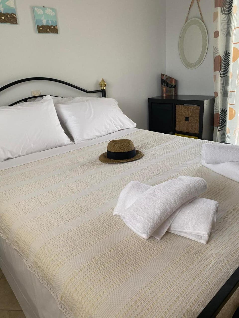 Bed, Photo of the whole room, Bedroom, towels