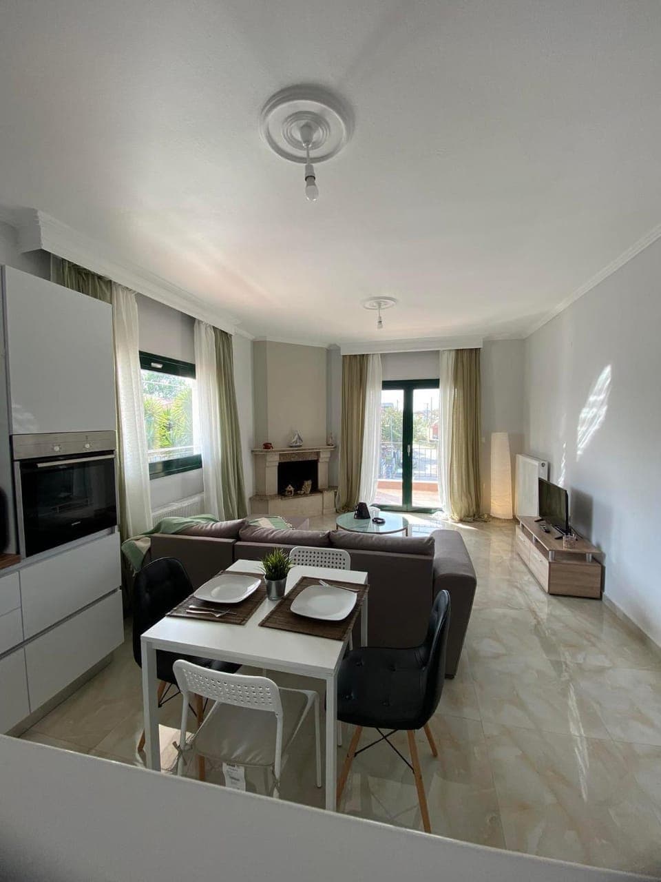 Kitchen or kitchenette, Living room, Seating area, Dining area, pet friendly, stove