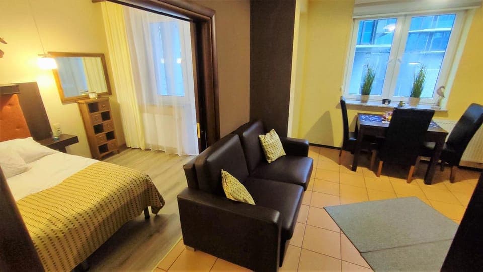 Bed, Seating area, Bedroom