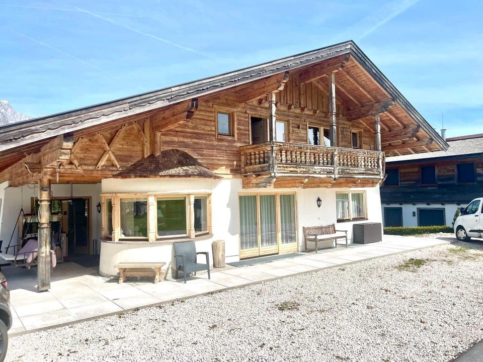 Property building, Balcony/Terrace, Parking