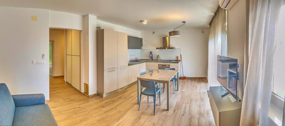 TV and multimedia, Kitchen or kitchenette, Living room, Dining area