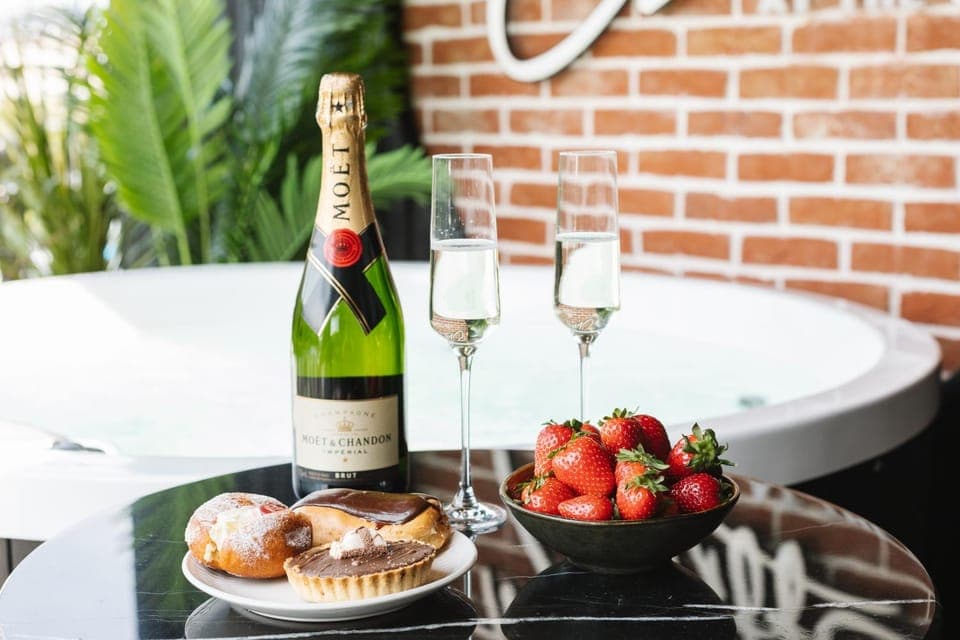 Hot Tub, Food and drinks, River view