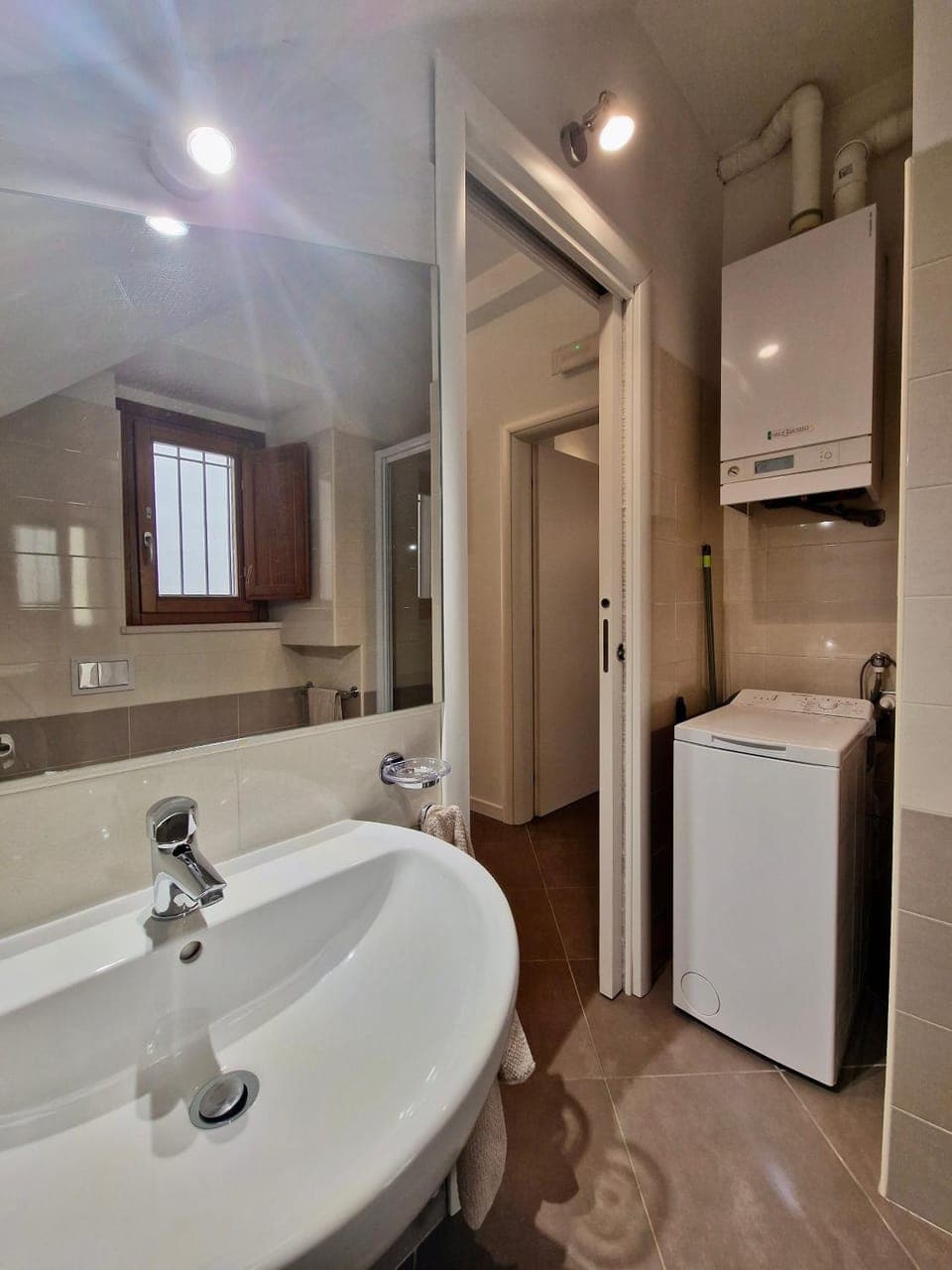 Bathroom, washing machine