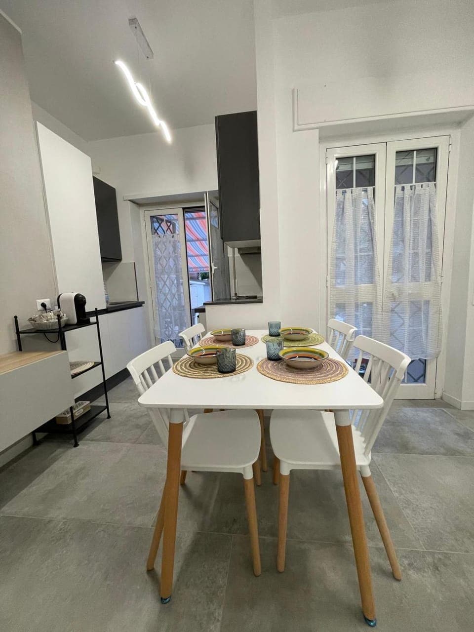Kitchen or kitchenette, Dining area