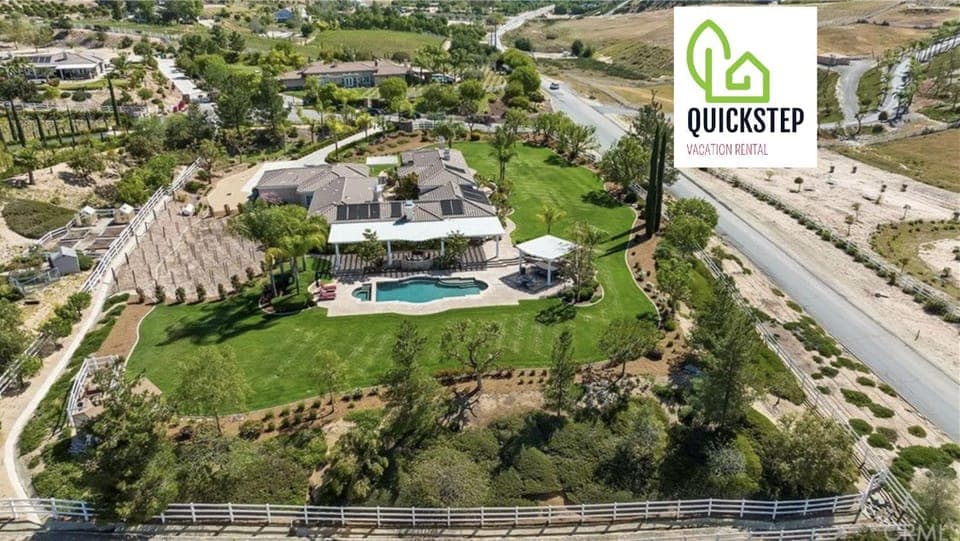 Property building, Natural landscape, Bird's eye view, Garden, Logo/Certificate/Sign, Garden view