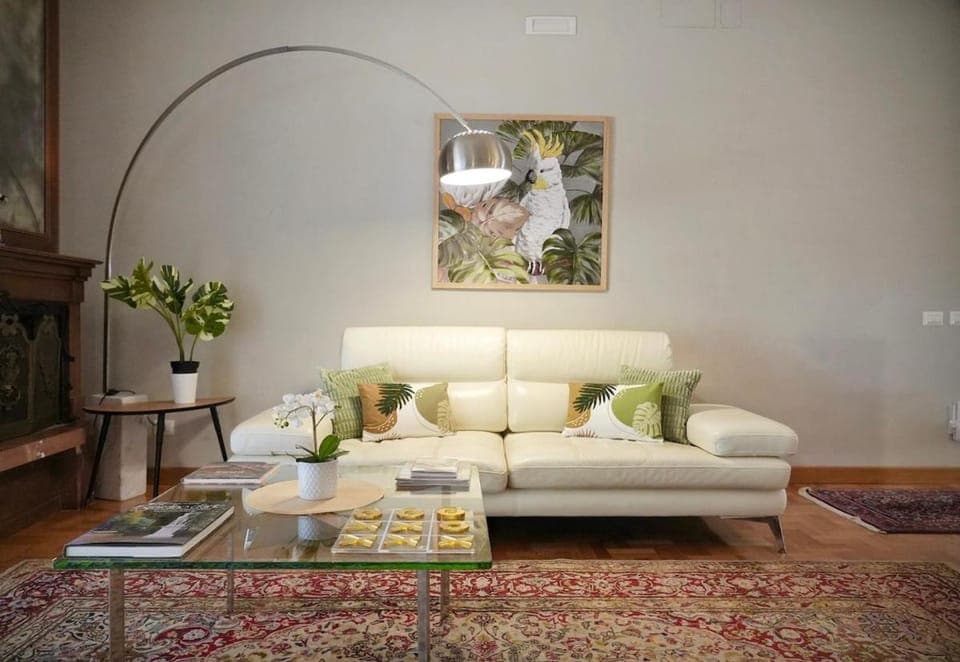 Communal lounge/ TV room, Living room, Seating area