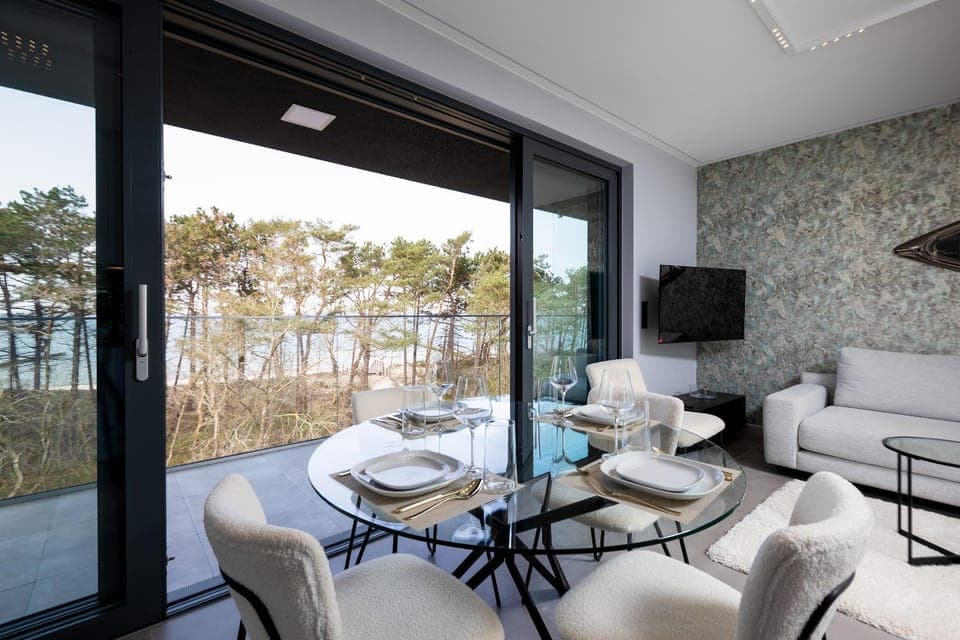 Communal lounge/ TV room, View (from property/room)