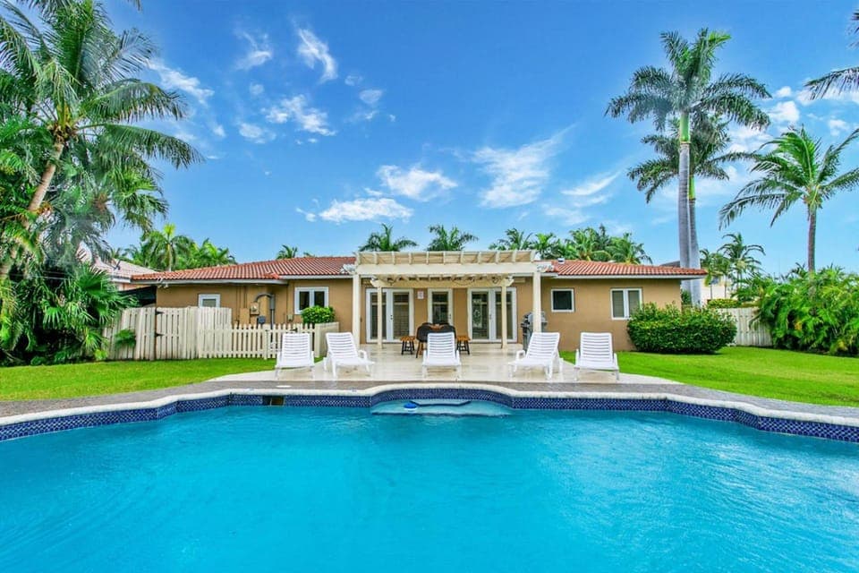 Property building, Patio, Swimming pool, sunbed