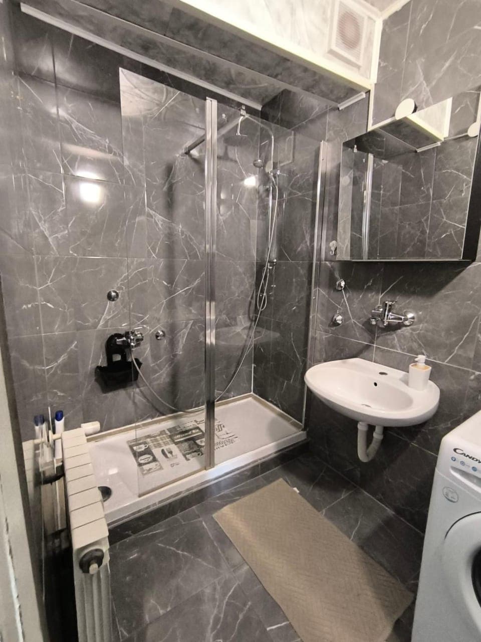 Shower, Bathroom, towels