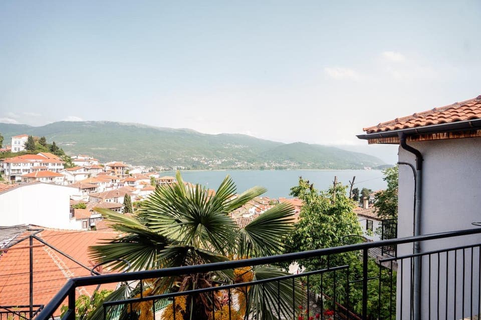 Balcony/Terrace, Lake view