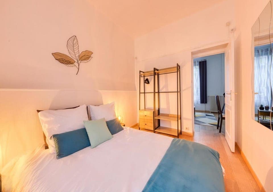 Bed, Photo of the whole room, Bedroom