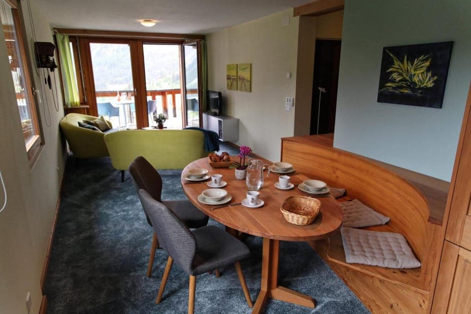 Living room, Dining area