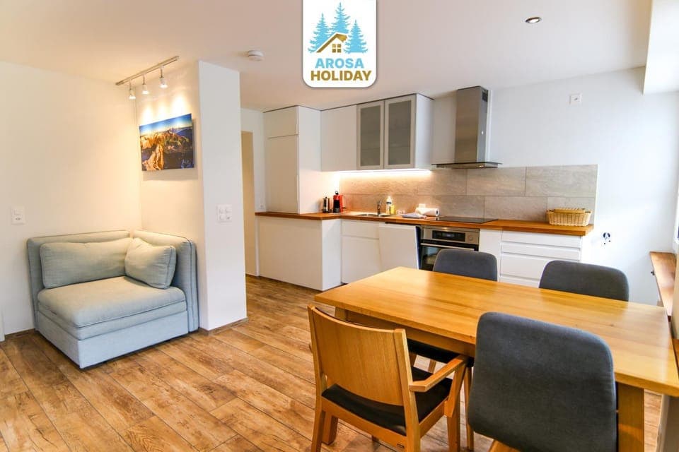 Kitchen or kitchenette, Living room, Seating area, Dining area, stove