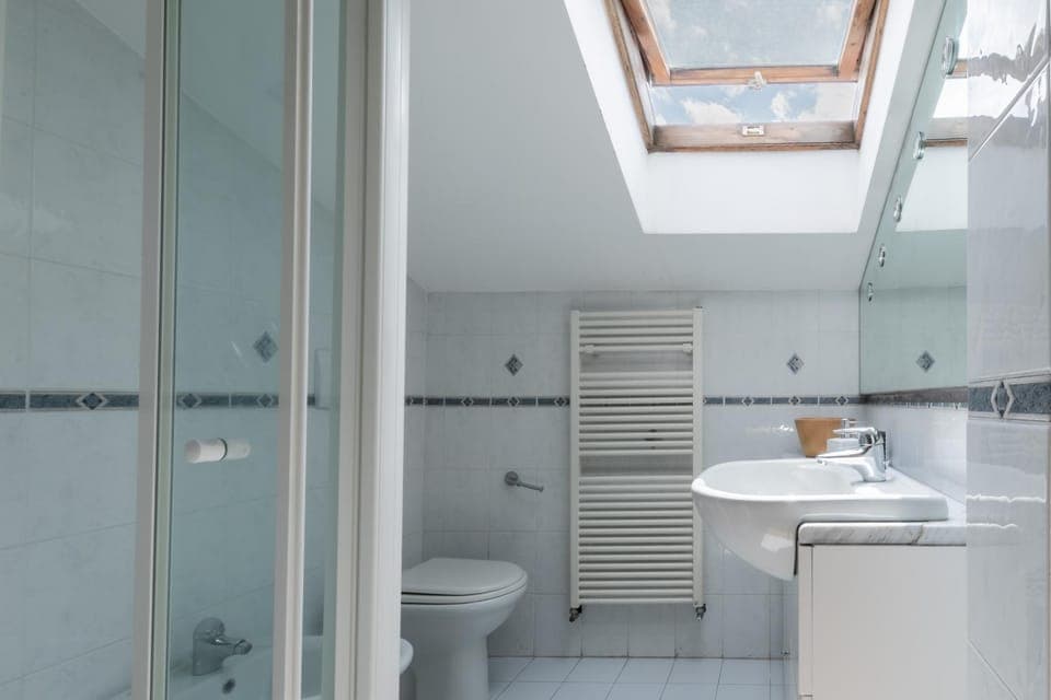 Shower, Toilet, Bathroom, bidet, towels