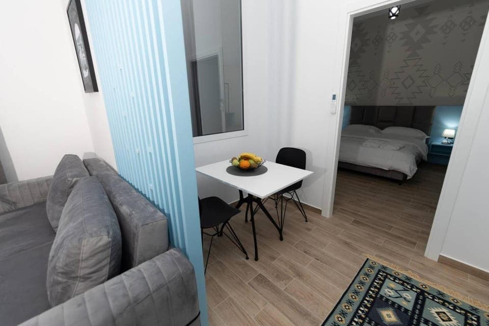 Bed, Living room, Photo of the whole room, Seating area, Dining area, Bedroom