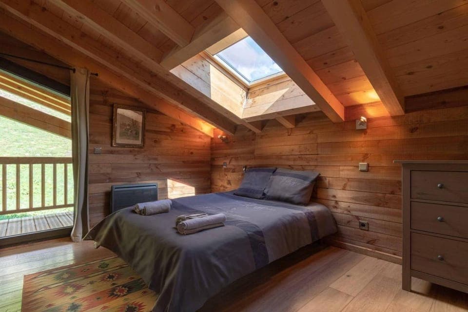 Bed, Bedroom, Mountain view