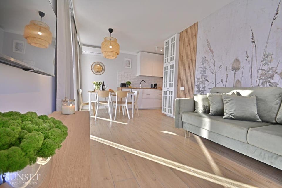 Kitchen or kitchenette, Living room, Seating area, Dining area