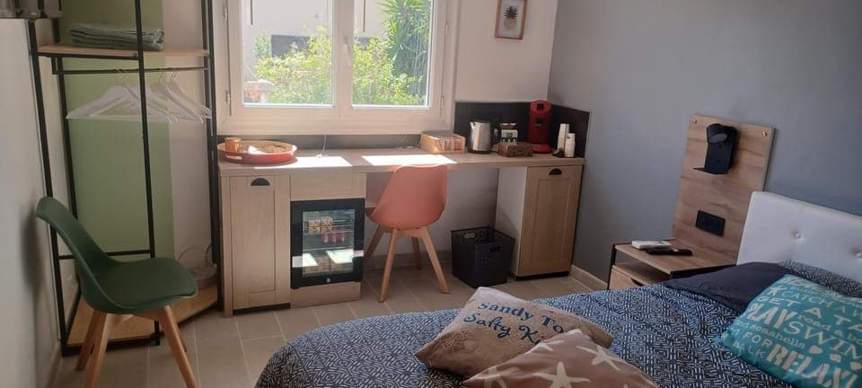 Bedroom, air conditioner