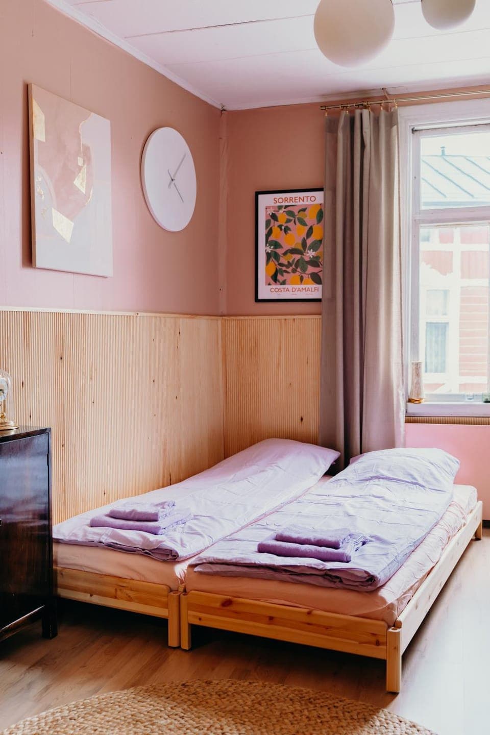 Bed, TV and multimedia, Bedroom