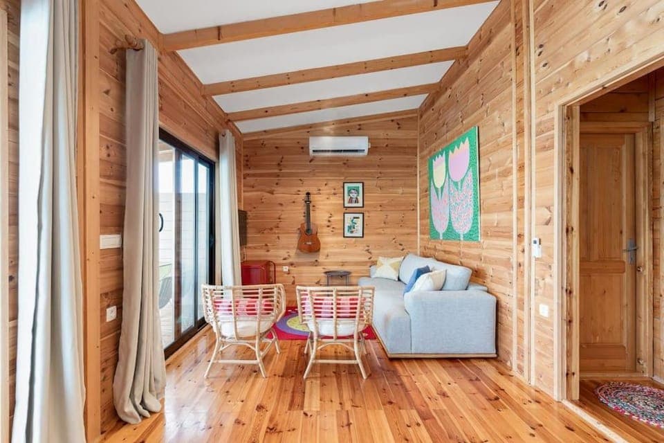 Living room, Seating area, air conditioner