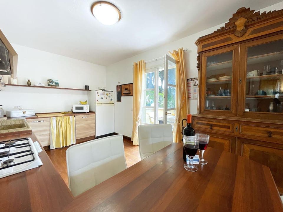 Kitchen or kitchenette, Dining area, minibar, pet friendly, stove