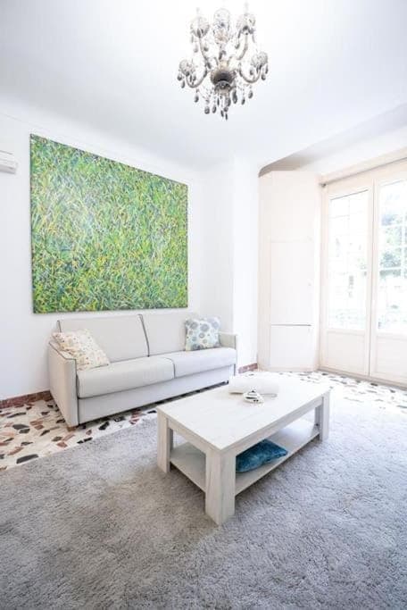 Bed, Living room, Seating area