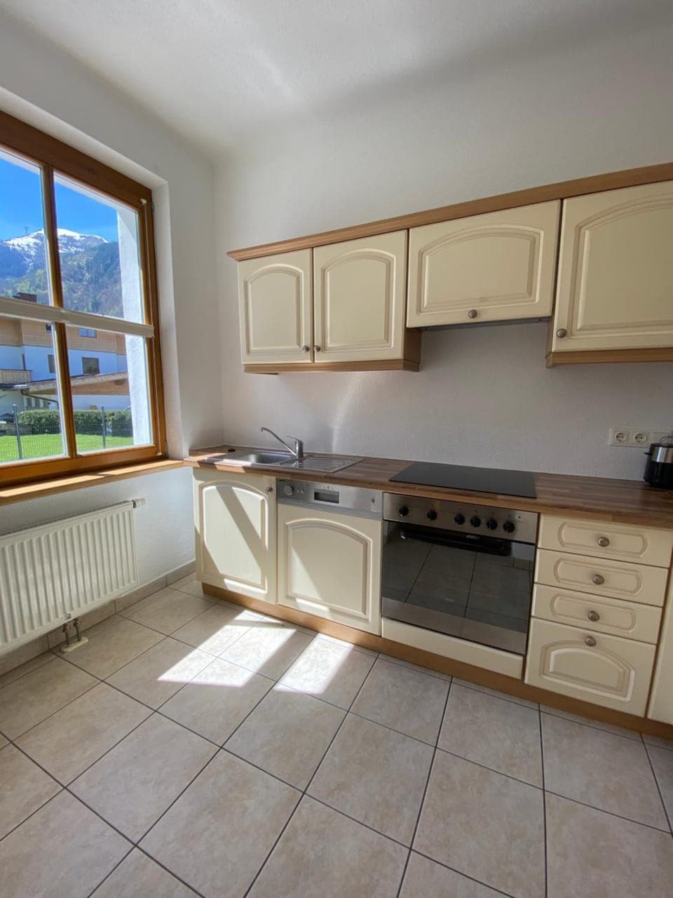 Kitchen or kitchenette, pet friendly, stove