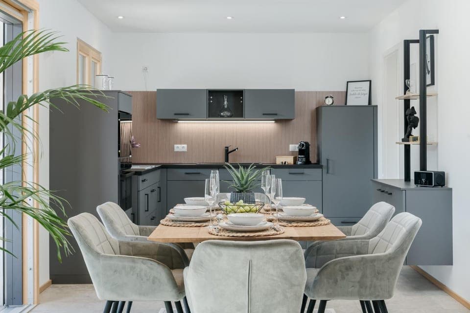 Kitchen or kitchenette, Living room, Seating area, Dining area, oven, stove