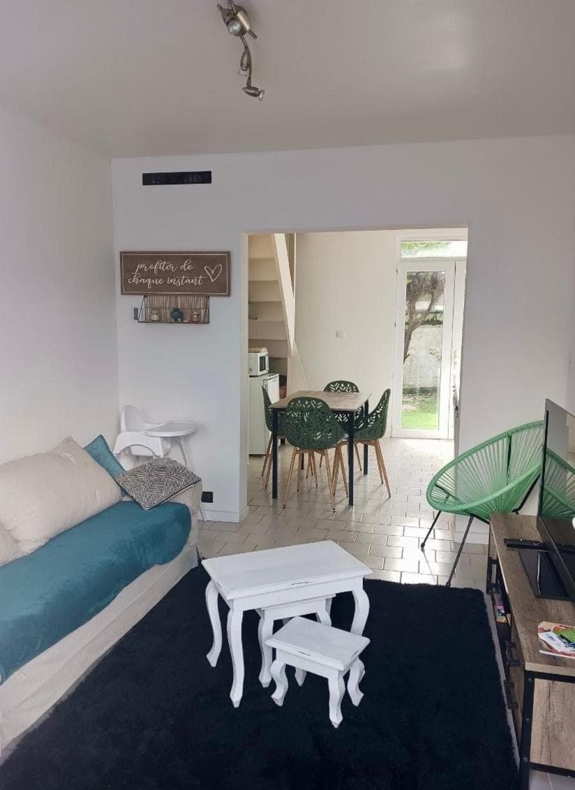 Living room, Seating area, Dining area, kitchen