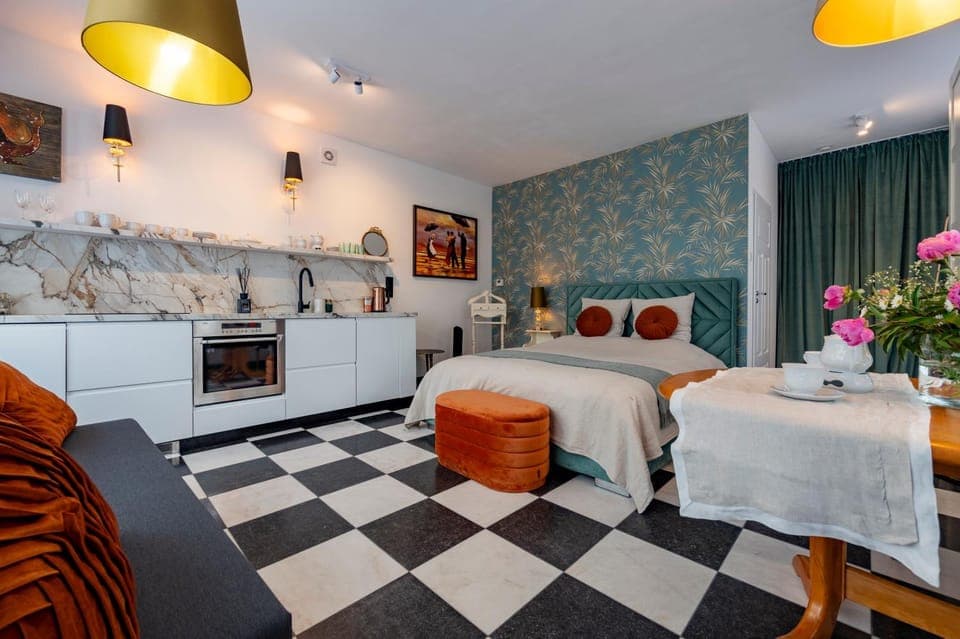 Photo of the whole room, Bedroom, kitchen