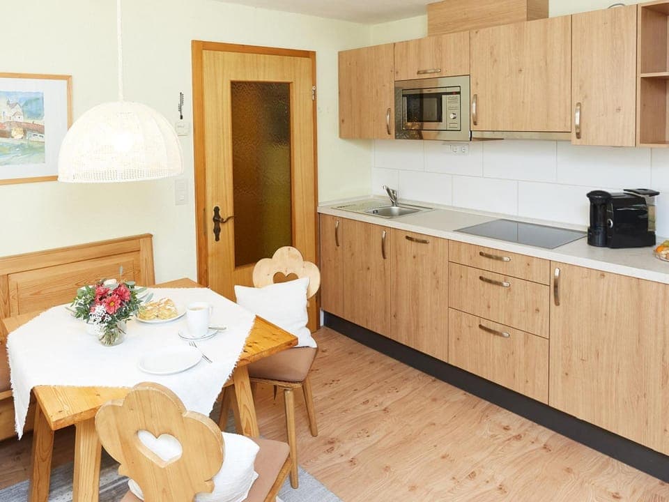 Kitchen or kitchenette, Dining area, pet friendly