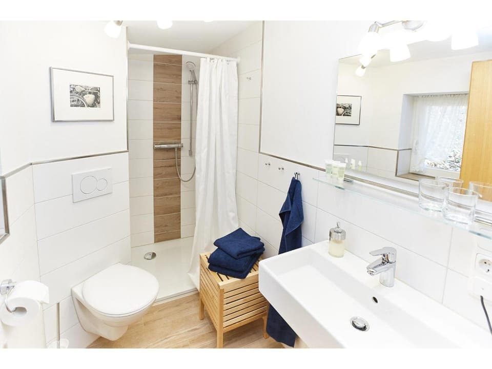 Toilet, Bathroom, towels