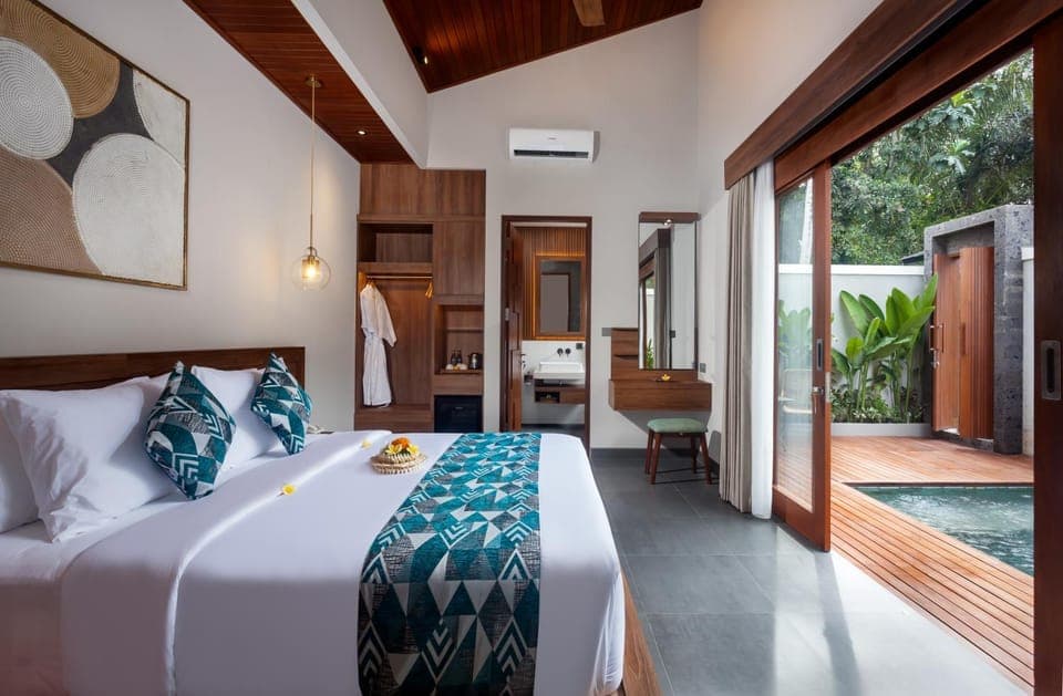 Bed, Photo of the whole room, Bedroom, Pool view, Swimming pool, air conditioner