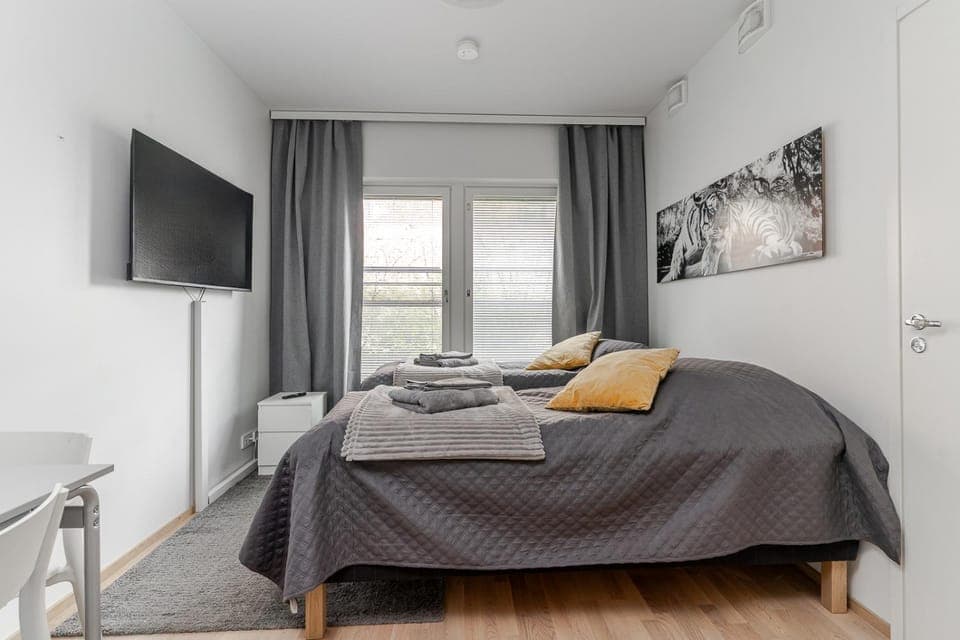 Bed, TV and multimedia, Living room, Bedroom, towels